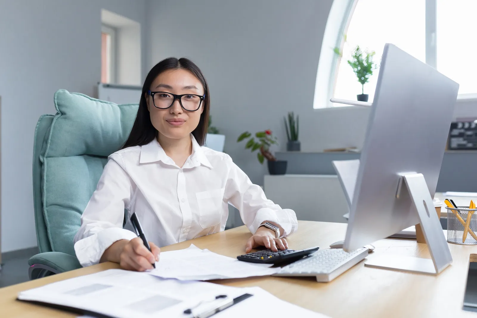 Navigating Payroll Outsourcing for SMEs in Thailand: Benefits, Challenges, and Best Practices